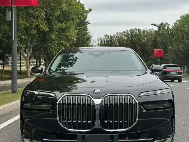 BMW 7 Series — Фото автомобиля 2
