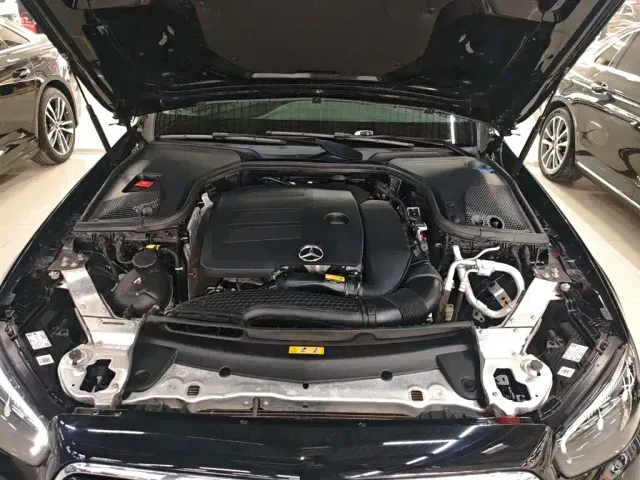 Mercedes-Benz E-Class — Фото автомобиля 19