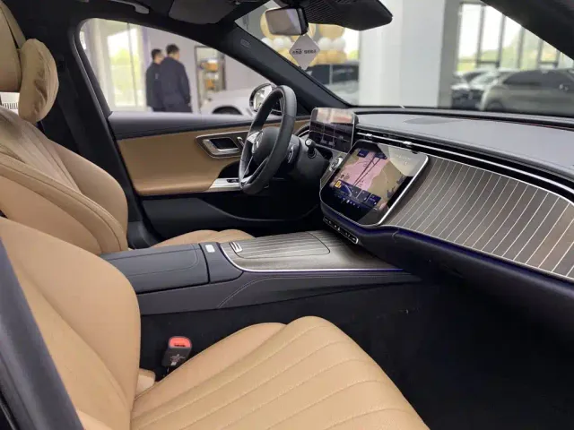 Mercedes-Benz E-Class — Фото автомобиля 19