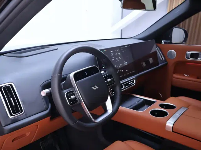 Li Auto L9 — Фото автомобиля 11