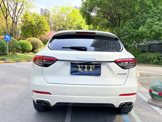 Maserati Levante — Фото автомобиля 6
