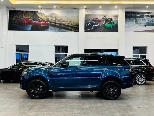 Land Rover Range Rover Sport — Фото автомобиля 3