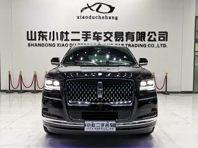 Lincoln Navigator — Фото автомобиля 2