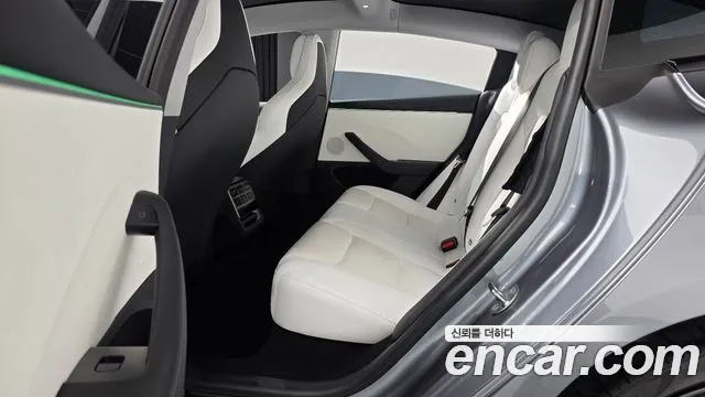 Tesla Model 3 — Фото автомобиля 17