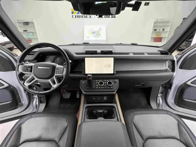 Land Rover Defender — Фото автомобиля 11