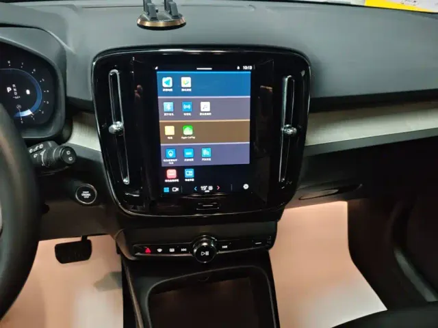 Volvo XC40 — Фото автомобиля 12