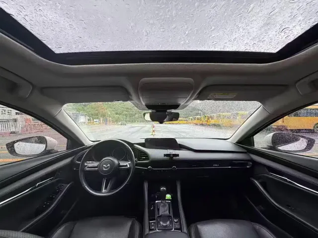 Mazda Axela — Фото автомобиля 6