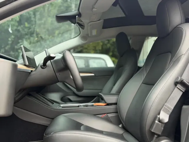 Tesla Model 3 — Фото автомобиля 9
