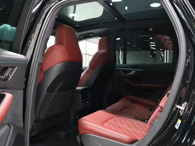 Audi SQ7 — Фото автомобиля 11