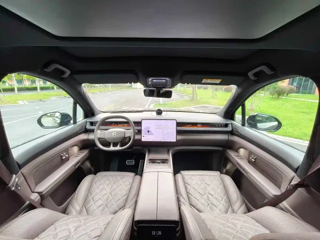 Nio ES8 — Фото автомобиля 6