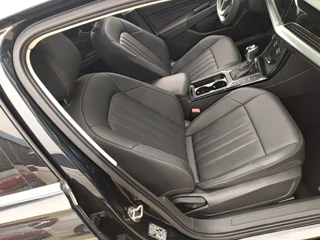 Volkswagen Passat — Фото автомобиля 24