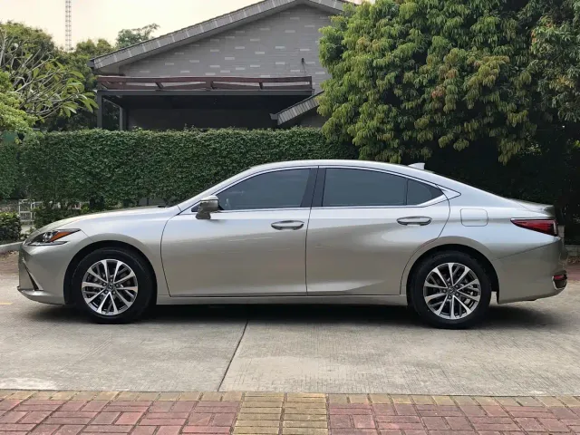 Lexus ES — Фото автомобиля 4