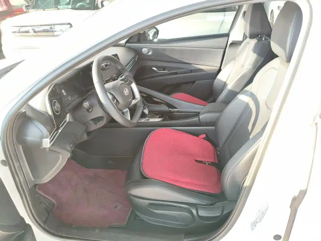 Hyundai Elantra — Фото автомобиля 8