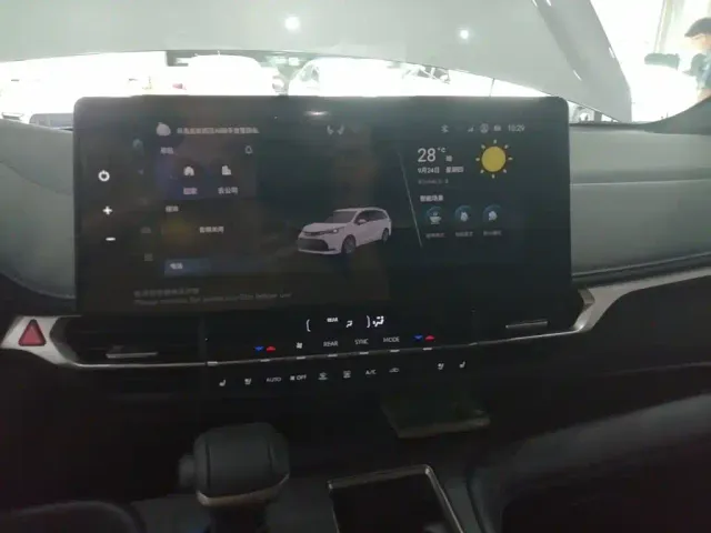 Toyota Sienna — Фото автомобиля 12