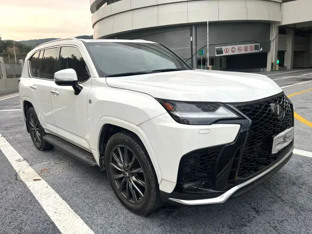 Lexus LX — Фото автомобиля 3