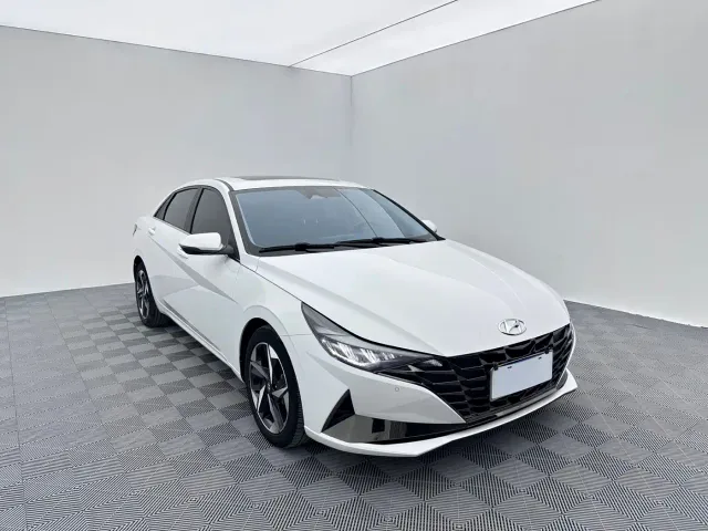 Hyundai Elantra — Фото автомобиля 3