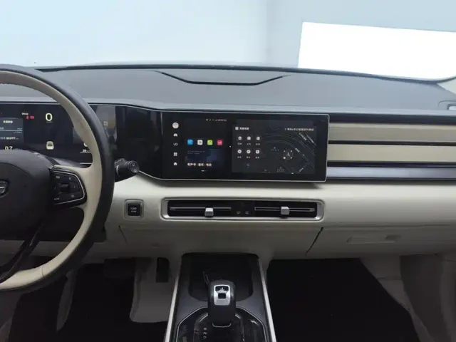 Geely ICON — Фото автомобиля 13