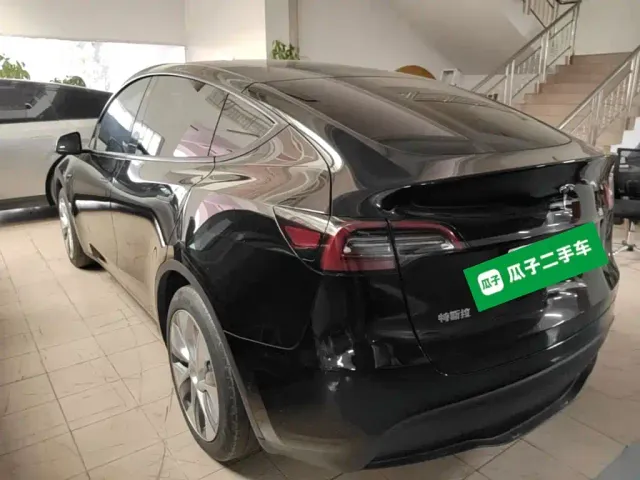 Tesla Model Y — Фото автомобиля 4