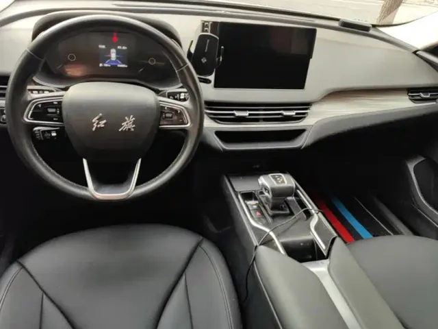 Hongqi E-QM5 — Фото автомобиля 12