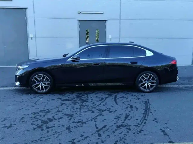 BMW i5 — Фото автомобиля 3
