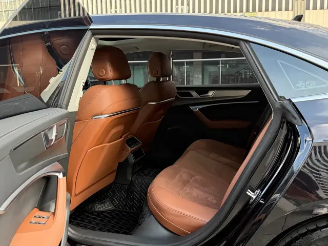 Audi A7L — Фото автомобиля 6