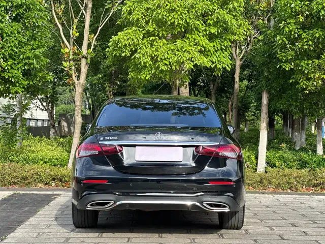 Mercedes-Benz Mercedes-Benz E-Class 2022 Model Facelift III E 300 L Sport Fashion — Фото автомобиля 5
