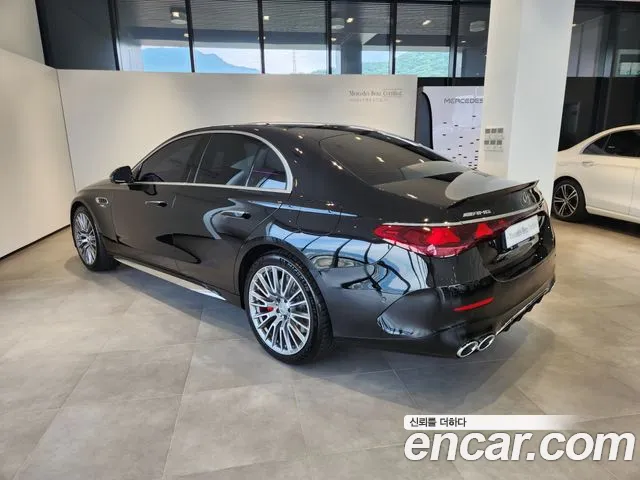 Mercedes-Benz E-Class — Фото автомобиля 3