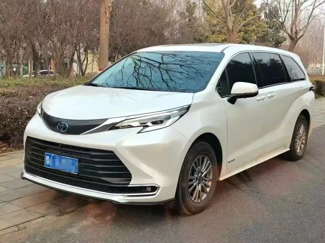 Toyota Sienna — Фото автомобиля 9