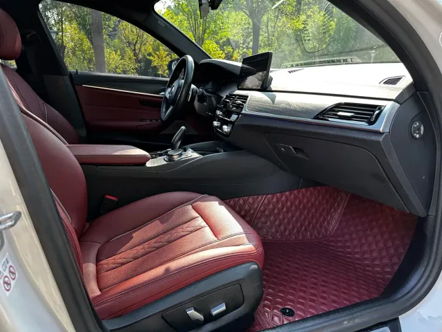 BMW 5 Series — Фото автомобиля 12