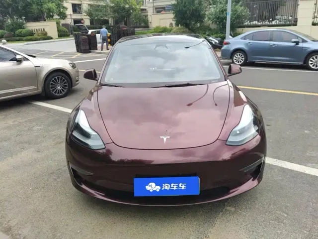 Tesla Model 3 — Фото автомобиля 2