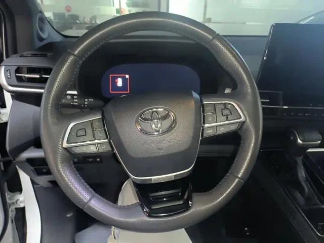 Toyota Sienna — Фото автомобиля 10