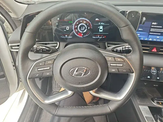 Hyundai Elantra — Фото автомобиля 10