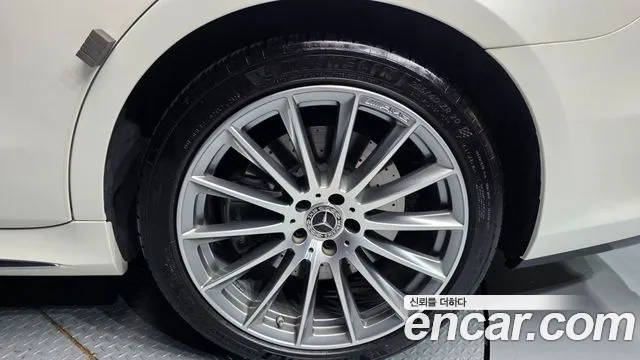 Mercedes-Benz S-Class — Фото автомобиля 17