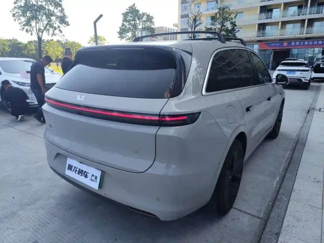 Li Auto L6 — Фото автомобиля 7