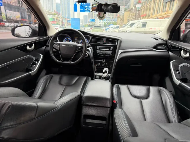 Venucia D60 EV — Фото автомобиля 9