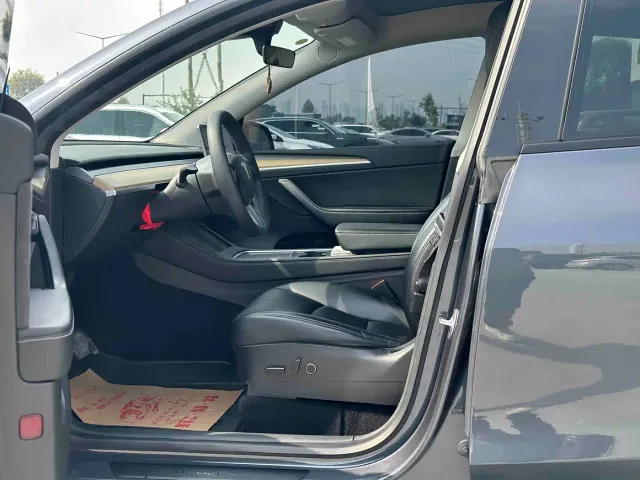 Tesla Model Y — Фото автомобиля 5