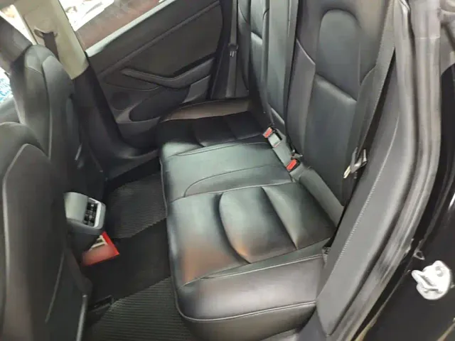 Tesla Model 3 — Фото автомобиля 16