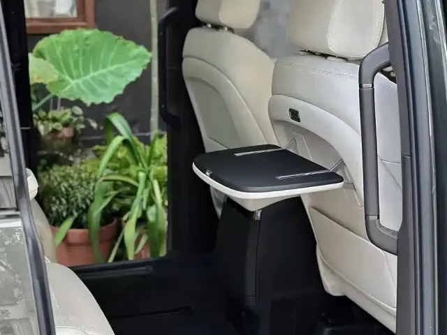 Li Auto MEGA — Фото автомобиля 12