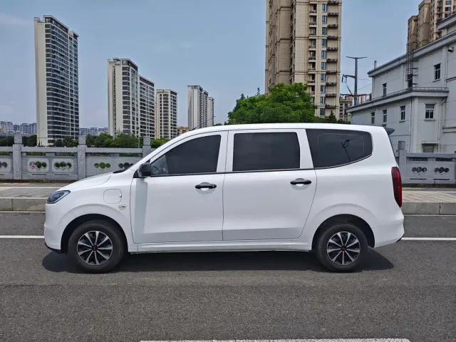 Wuling Hongguang — Фото автомобиля 4