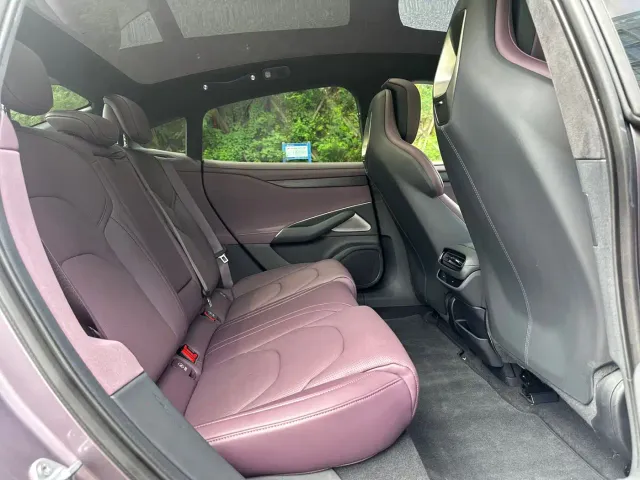Xiaomi SU7 — Фото автомобиля 8