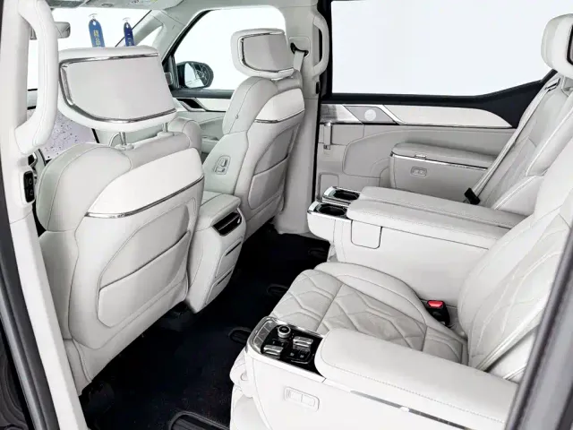 Volvo EM90 — Фото автомобиля 11