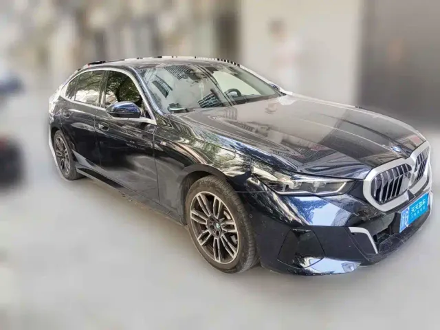 BMW BMW 5 Series 2024 530Li Leading M Sport Package — Фото автомобиля 3