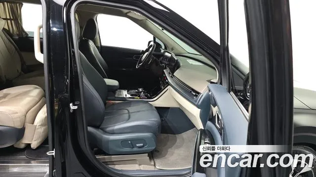 Kia Carnival Generation 4 — Фото автомобиля 17