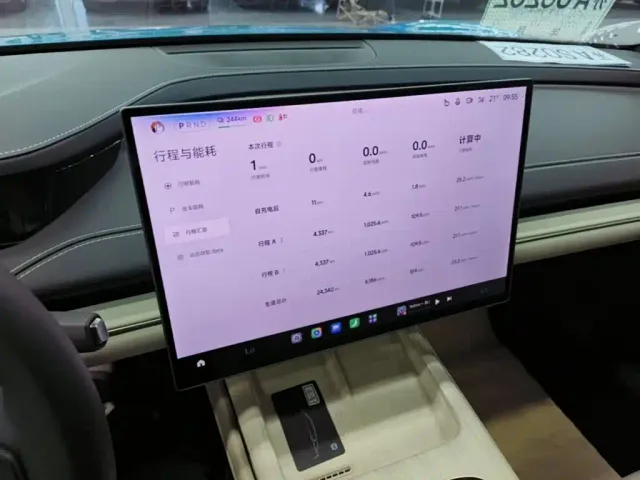 Xiaomi SU7 — Фото автомобиля 12