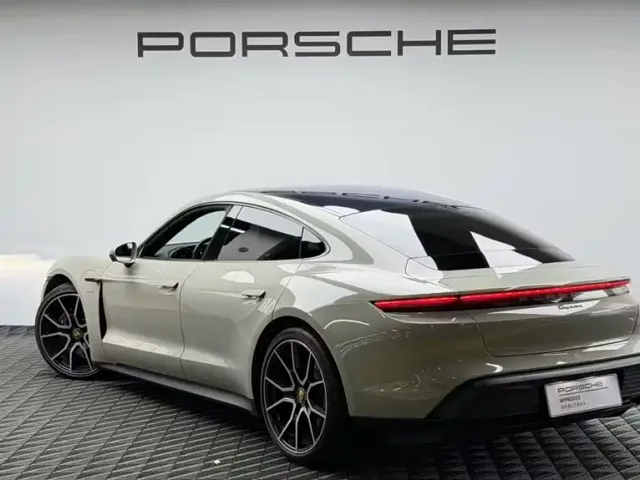 Porsche Taycan — Фото автомобиля 6