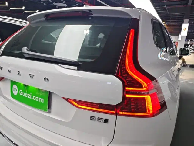 Volvo XC60 — Фото автомобиля 7