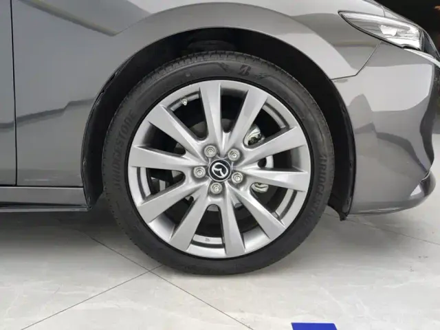 Mazda Axela — Фото автомобиля 6