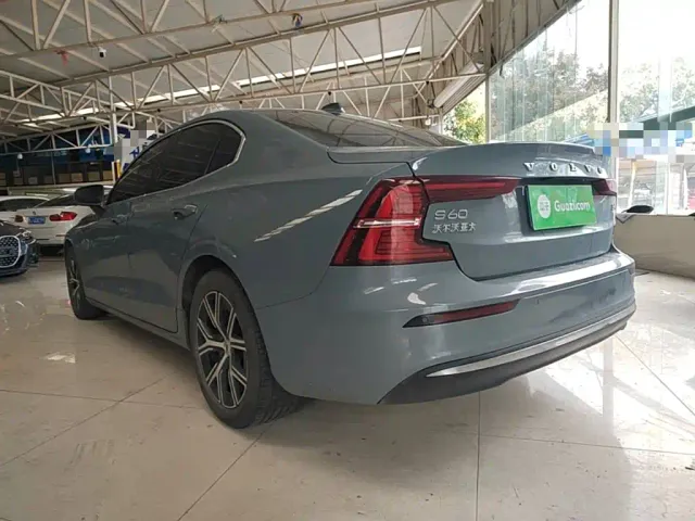 Volvo S60 — Фото автомобиля 22