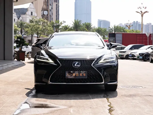 Lexus LS — Фото автомобиля 2
