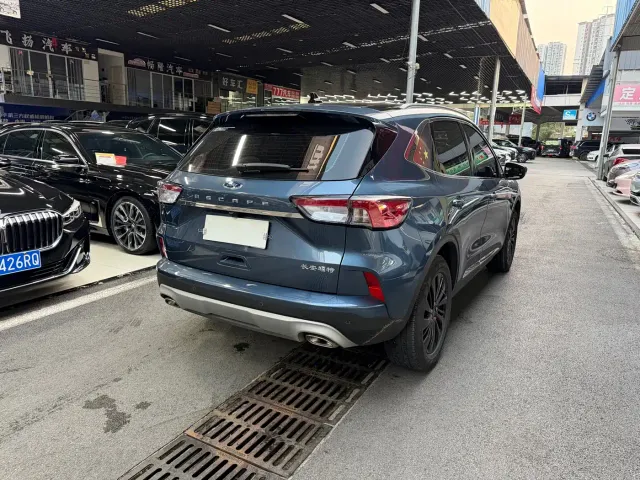 Ford Escape — Фото автомобиля 6